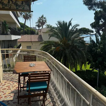 アパート 3-room With Sea View In カンヌ